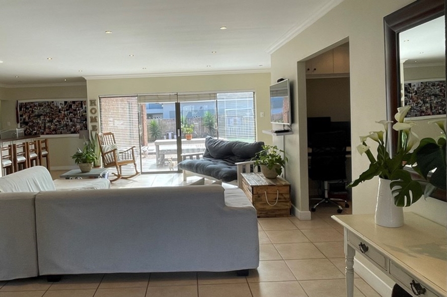 4 Bedroom Property for Sale in Myburgh Park Western Cape